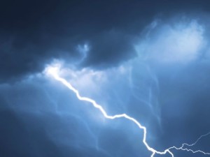 635898787435863929-lightning-strike2-ThinkstockPhotos-469850273